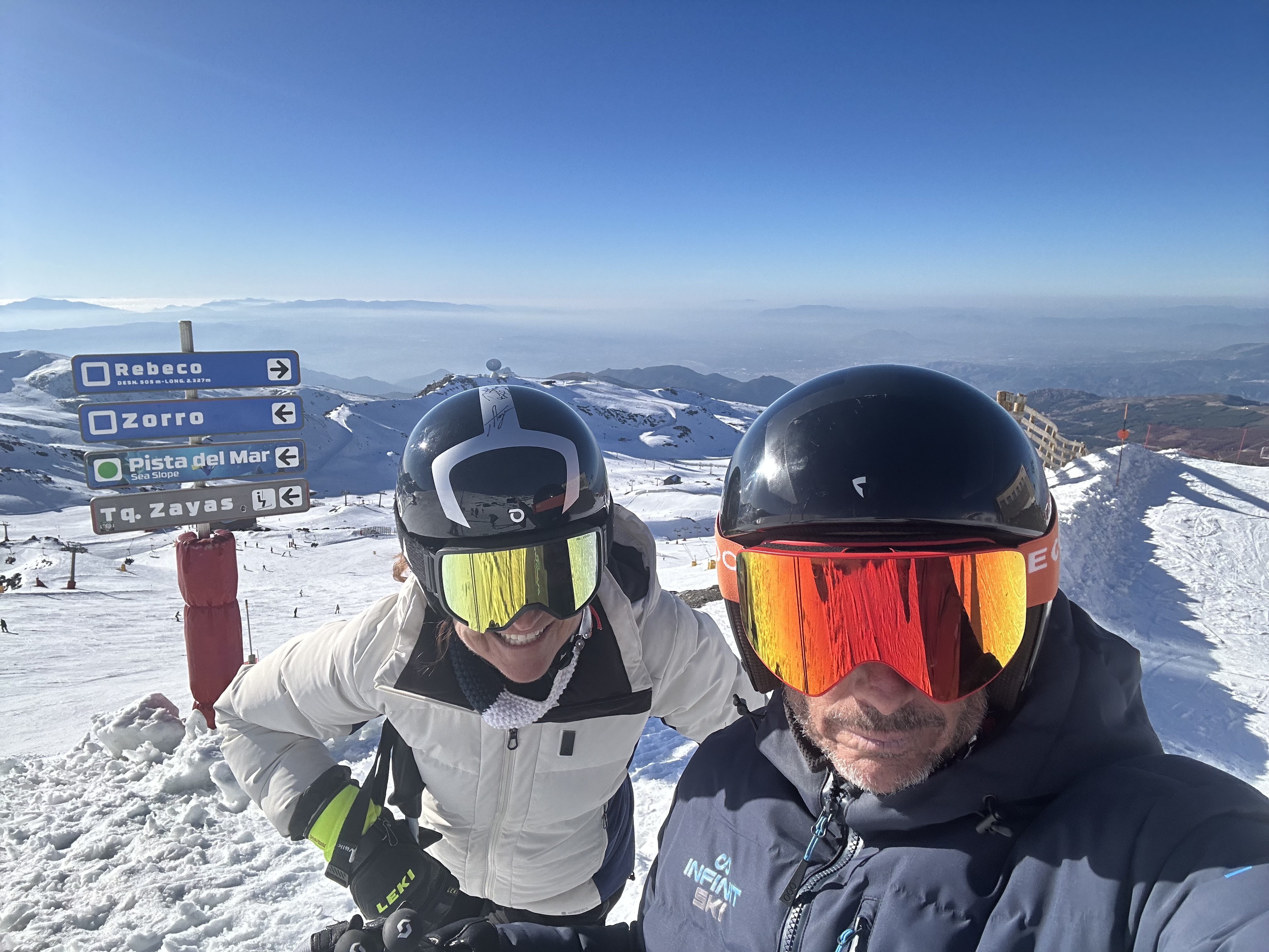 Desentrañando los Secretos del Aprendizaje de Esquí Alpino: Nieve vs Simulador de Esquí 